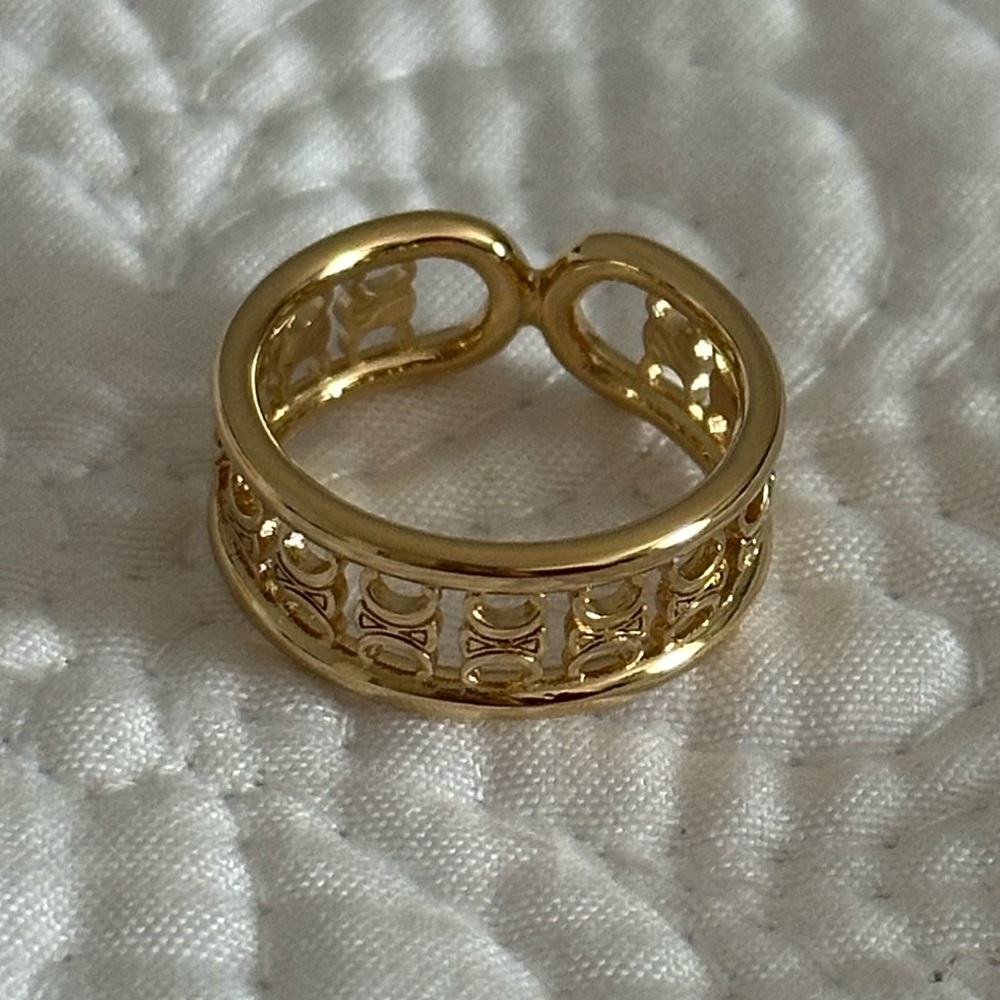 Celine Ring - Picture 3 of 5